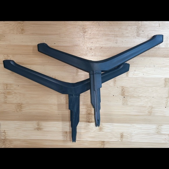 Samsung tv legs. Part number BN96 - Picture 5 of 6